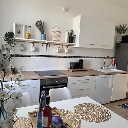 Zu Vermieten Lägenhet *